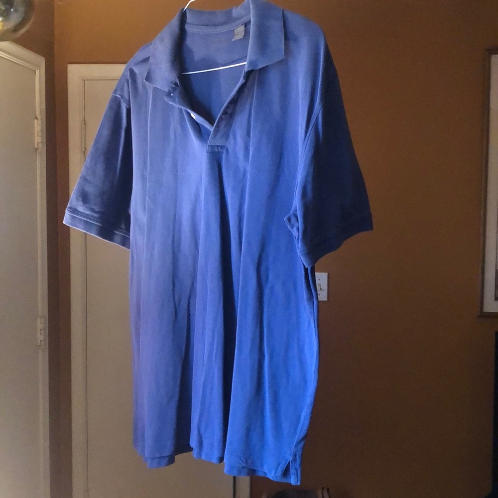 Men’s 100% cotton polo shirt .